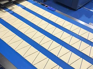 Automated tray arrangement system